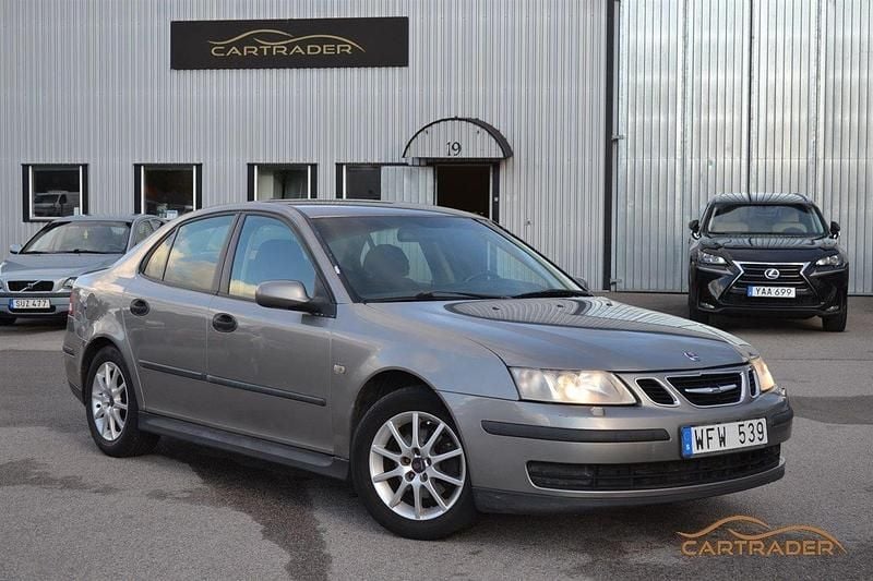 Ljusgrå (grå) Begagnad 2005 Saab 9-3 Linear Sedan | 19 900 kr (Marknadspris) - Bild 1/4