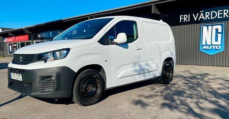 Vit Begagnad 2020 Peugeot Partner Minibuss | 179 900 kr (Marknadspris) - Bild 1/4