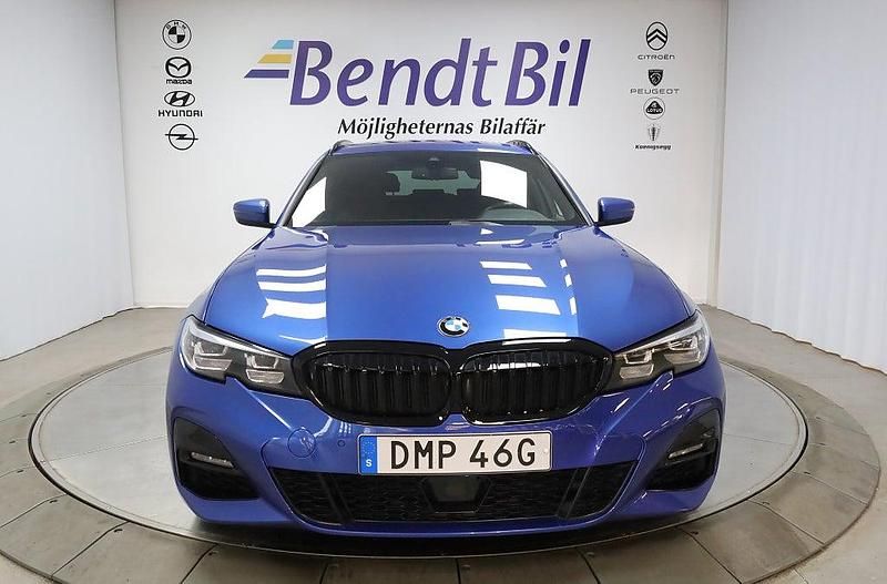 Begagnad BMW 330e M Sport 292 HK (214 kW) 2020 Portimao blå metallic Kombi