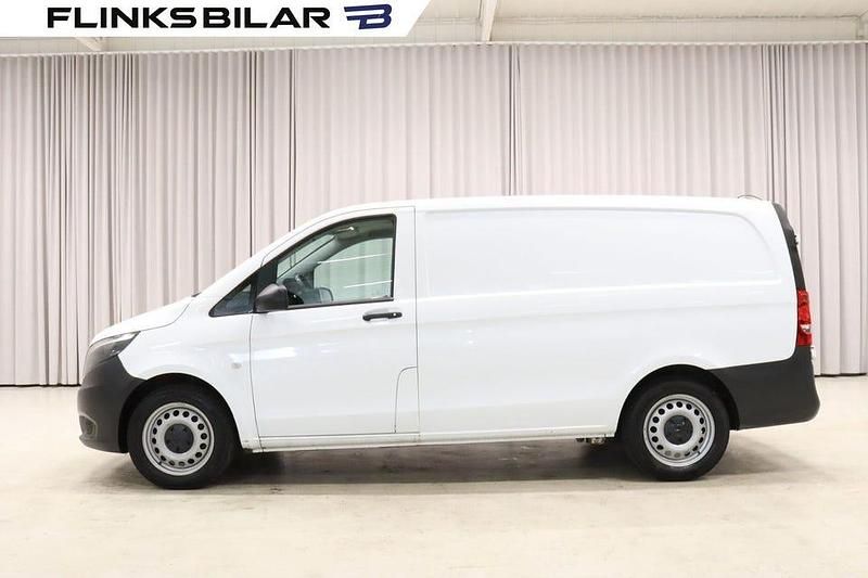Vit Begagnad 2021 Mercedes Vito Van | 319 800 kr (Marknadspris) - Bild 1/4