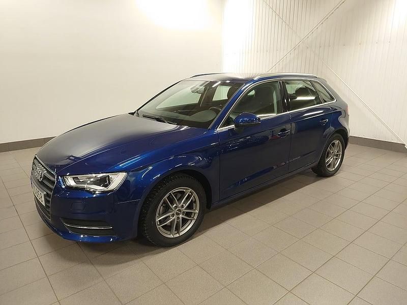Begagnad Audi A3 Sportback Attraction 150 HK (110 kW) 2015 Blå Halvkombi