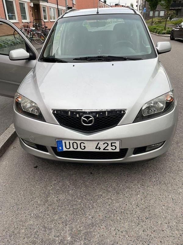 Silver Begagnad 2003 Mazda 2 Halvkombi | 35 000 kr - Bild 1/4