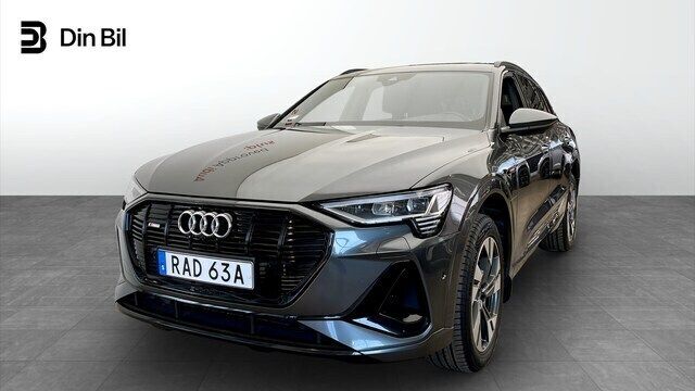 Daytonagrå pärleffekt Begagnad 2022 Audi e-tron S-Line SUV | 519 000 kr (Dyr) - Bild 1/4