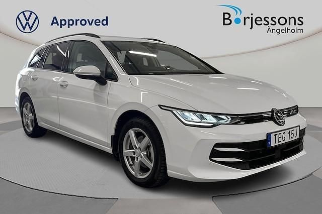 Vit Begagnad 2024 VW Golf VIII Life Kombi | 299 000 kr (Marknadspris) - Bild 1/4