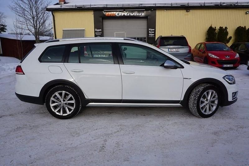 Begagnad VW Golf Alltrack 184 HK (135 kW) 2020 Vit Kombi