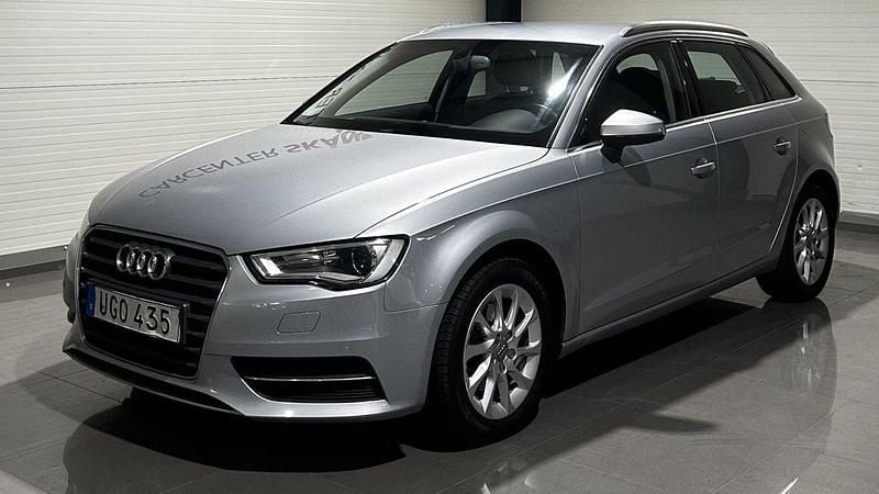 Silver Begagnad 2015 Audi A3 Sportback Attraction Halvkombi | 124 900 kr (Bra pris) - Bild 1/4