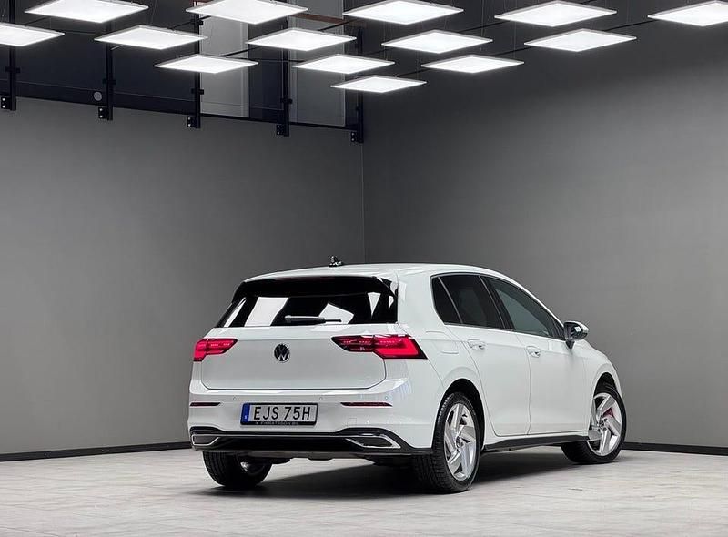 Begagnad VW Golf VIII GTE 245 HK (180 kW) 2020 Vit Halvkombi