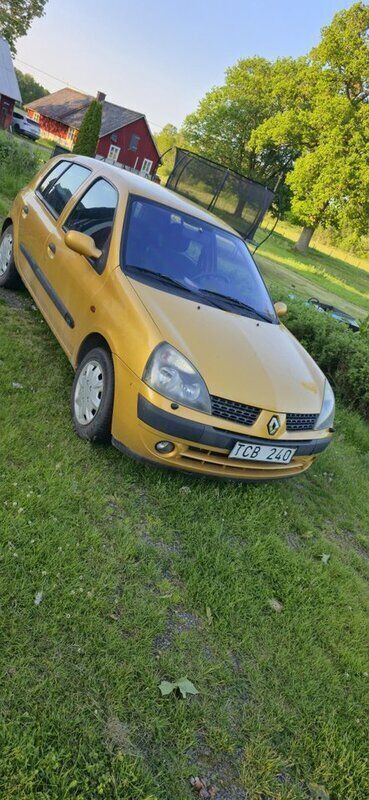 Gul Begagnad 2002 Renault Clio II Expression Halvkombi | 9 500 kr (Bra pris) - Bild 1/4