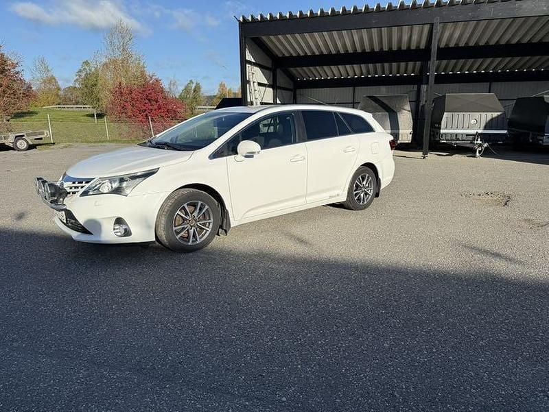 Vit Begagnad 2012 Toyota Avensis Business Edition Kombi | 60 000 kr (Marknadspris) - Bild 1/4