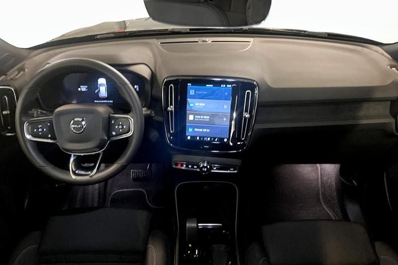 Begagnad Volvo XC40 Single Motor 175 kW (238 HK) 2023 Svart SUV