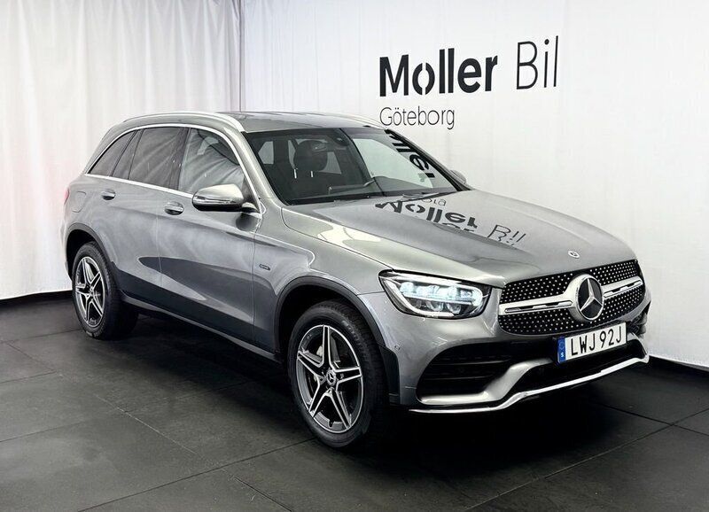 Grå Begagnad 2021 Mercedes GLC300e AMG SUV | 374 900 kr (Superpris) - Bild 1/3
