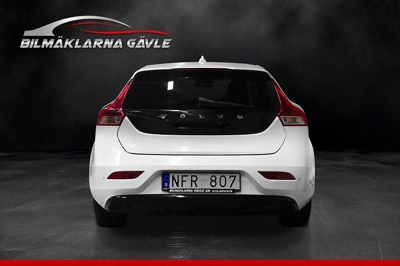 Begagnad Volvo V40 116 HK (85 kW) 2012 Vit Halvkombi