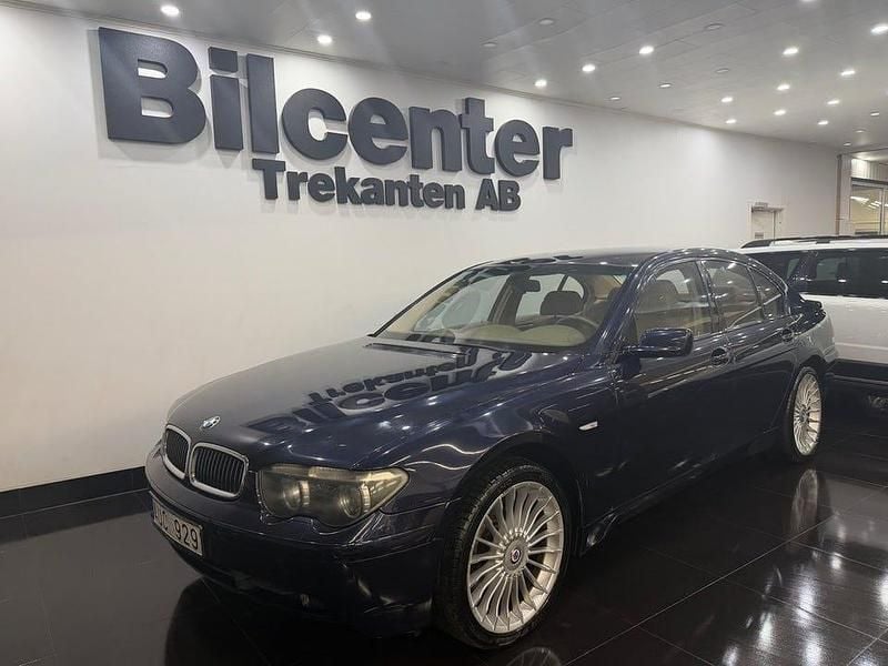 Mörkblå Begagnad 2003 BMW 745 Sedan | 129 900 kr - Bild 1/4