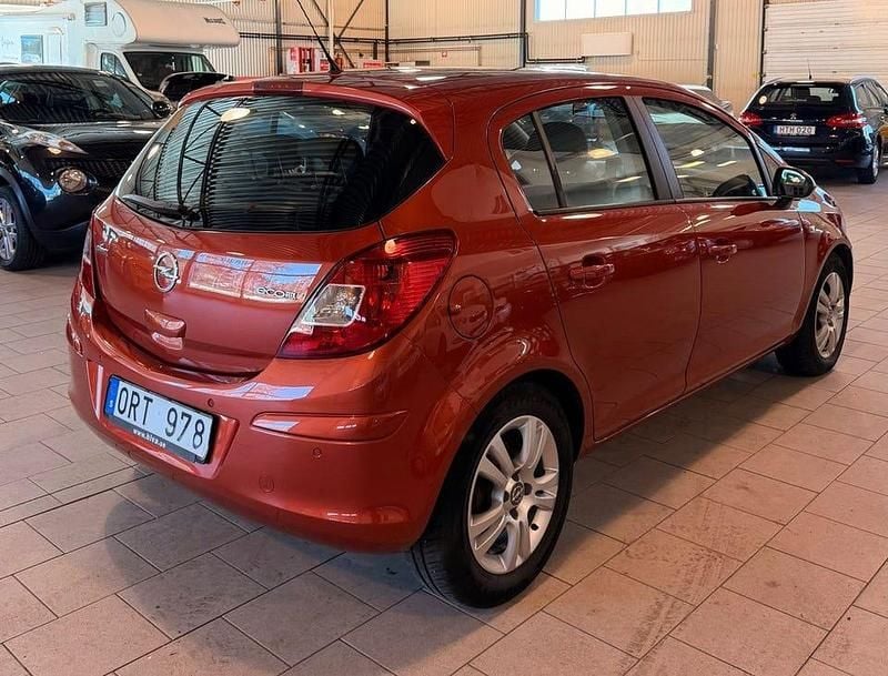 Begagnad Opel Corsa Enjoy 86 HK (63 kW) 2011 Brun Halvkombi