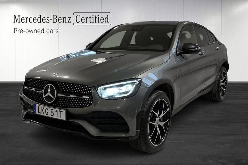 Grå Begagnad 2021 Mercedes GLC300e AMG Sportkupé | 499 900 kr (Lite dyr) - Bild 1/4