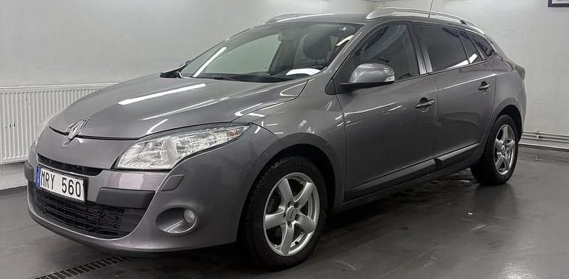 Grå Begagnad 2012 Renault Mégane III | 39 900 kr (Marknadspris) - Bild 1/4