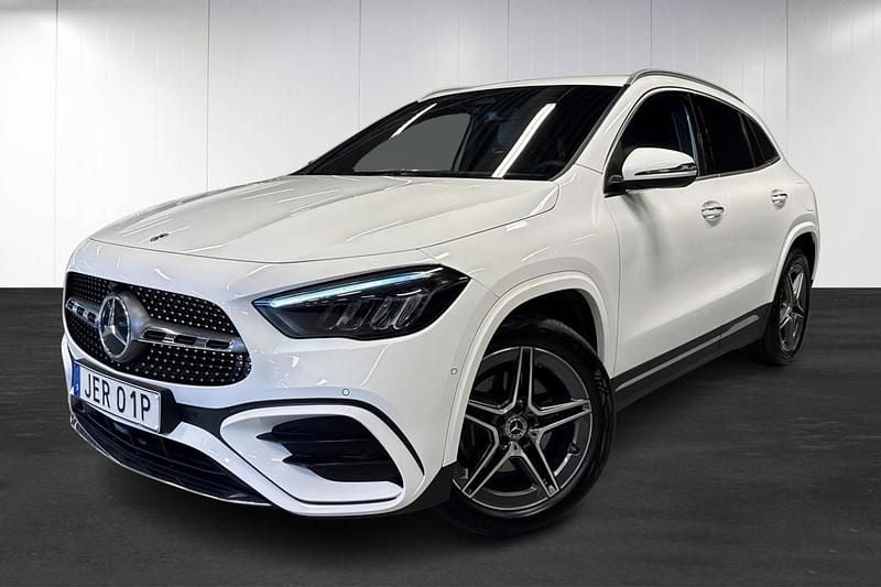 Vit (white) Begagnad 2023 Mercedes GLA250 AMG SUV | 449 900 kr - Bild 1/4