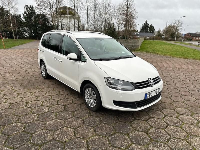 Vit Begagnad 2013 VW Sharan Minibuss | 79 500 kr (Superpris) - Bild 1/4