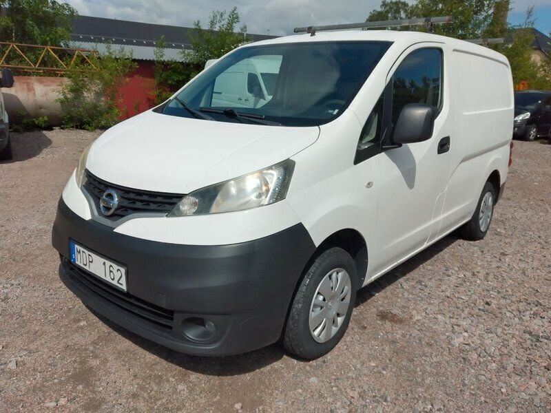 Vit Begagnad 2012 Nissan NV200 Van | 49 500 kr (Marknadspris) - Bild 1/4