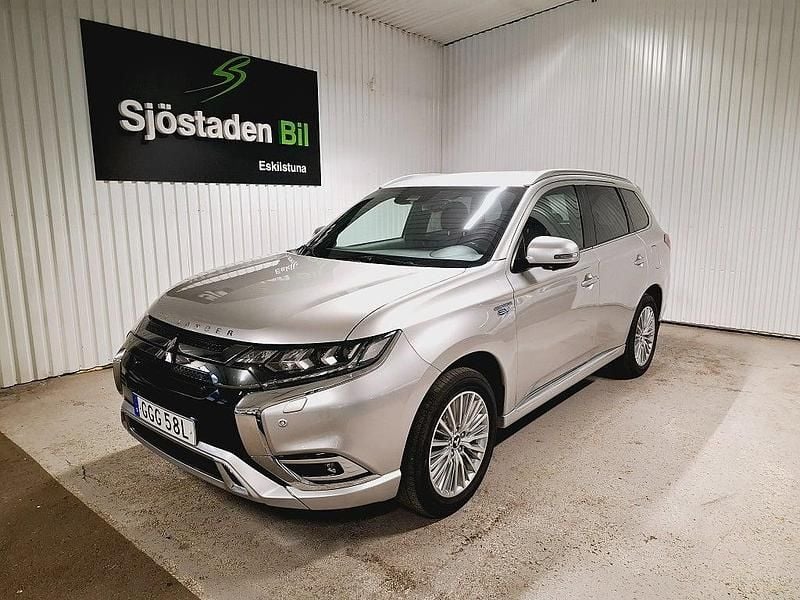 Silver Begagnad 2019 Mitsubishi Outlander P-HEV SUV | 259 900 kr (Marknadspris) - Bild 1/4