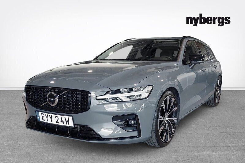 Grå Begagnad 2023 Volvo V60 Ultimate Kombi | 389 000 kr (Marknadspris) - Bild 1/4