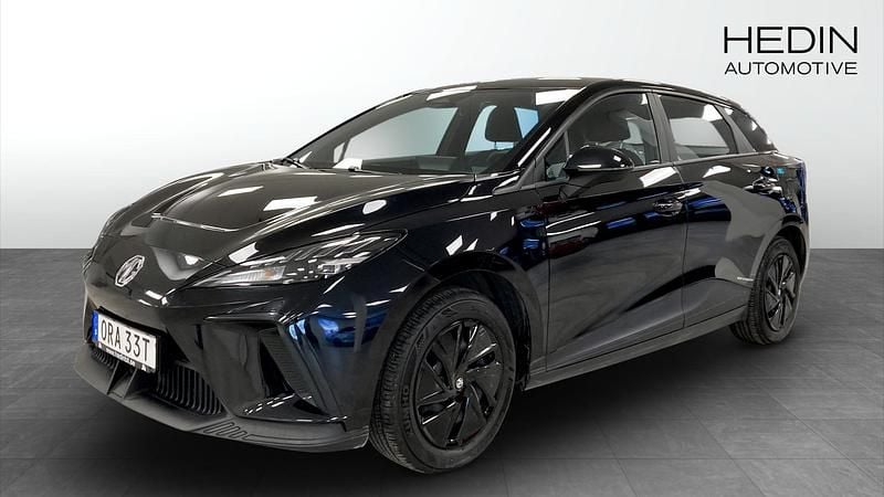 Svart (black) Begagnad 2023 MG MG4 EV Halvkombi | 249 900 kr (Marknadspris) - Bild 1/4
