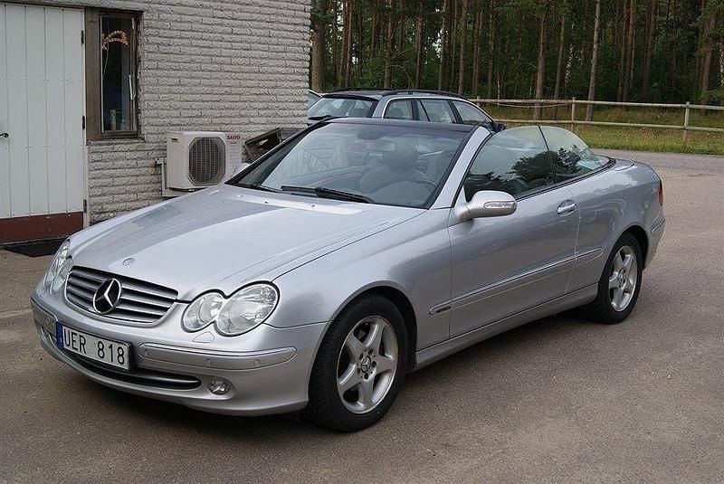 Ljusgrå Begagnad 2003 Mercedes CLK200 Cab | 125 000 kr - Bild 1/4