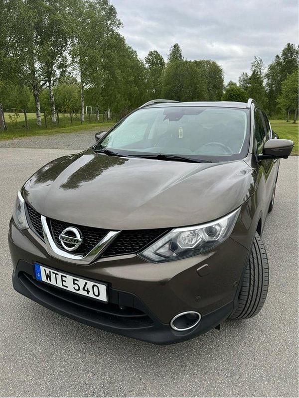 Brun Begagnad 2014 Nissan Qashqai SUV | 106 500 kr (Dyr) - Bild 1/4