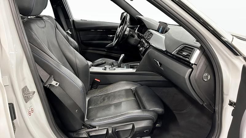 Begagnad BMW 320 M Sport 184 HK (135 kW) 2018 Vit Kombi