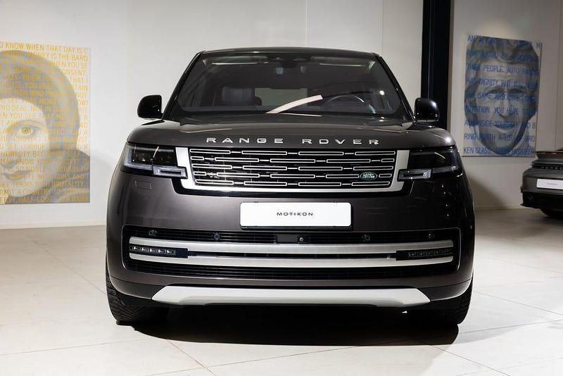 Begagnad Land Rover Range Rover First Edition 530 HK (389 kW) 2023 Mörkgrå SUV