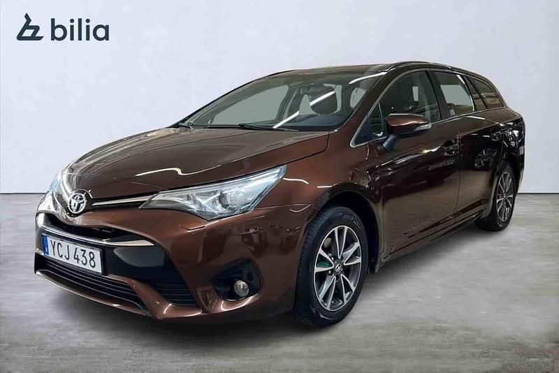 Brun Begagnad 2016 Toyota Avensis Kombi | 149 900 kr (Marknadspris) - Bild 1/1