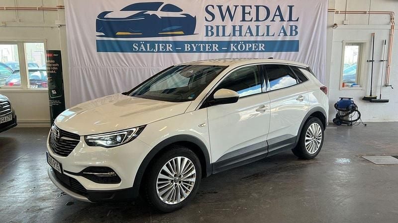 Vit Begagnad 2018 Opel Grandland X Dynamic SUV | 139 800 kr (Marknadspris) - Bild 1/4