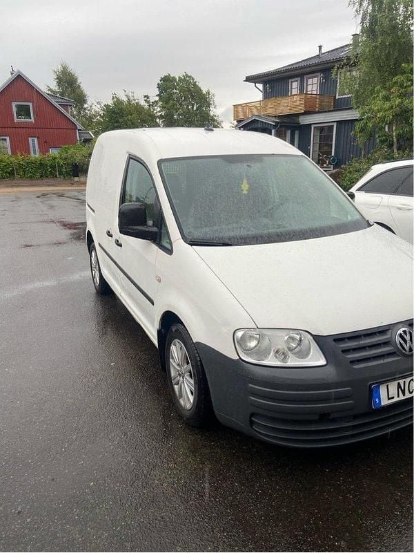 Vit Begagnad 2010 VW Caddy Minibuss | 35 900 kr (Marknadspris) - Bild 1/4