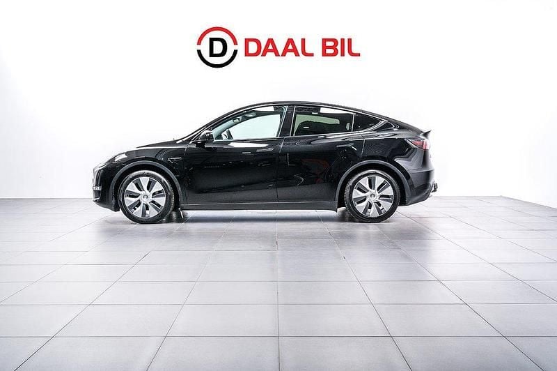 Svart Begagnad 2023 Tesla Model Y Long Range AWD SUV | 359 700 kr (Bra pris) - Bild 1/4
