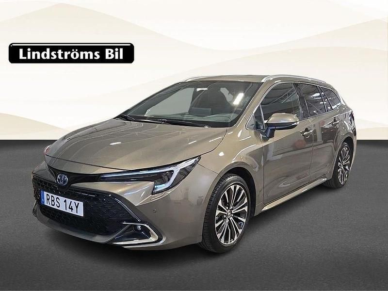 Grön Begagnad 2024 Toyota Corolla Style Kombi | 384 500 kr (Dyr) - Bild 1/3