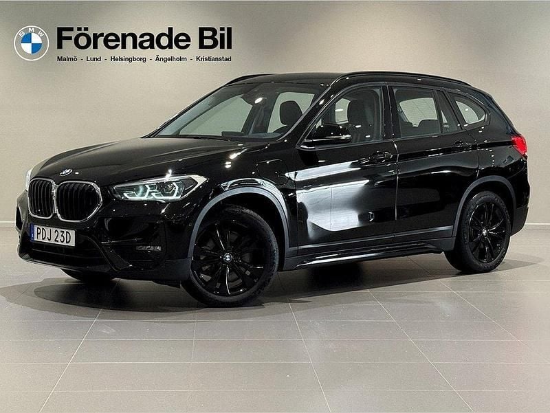 Svart Begagnad 2020 BMW X1 Sport Line SUV | 299 000 kr (Marknadspris) - Bild 1/4