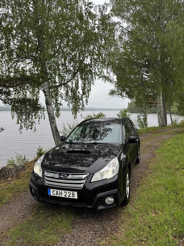 Svart Begagnad 2014 Subaru Outback SUV | 70 000 kr (Bra pris) - Bild 1/4