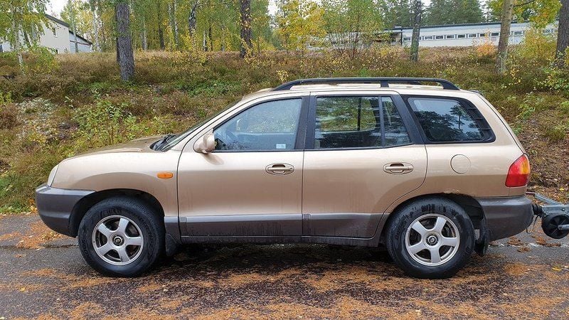 Ljusbrun Begagnad 2001 Hyundai Santa Fe SUV | 14 500 kr (Superpris) - Bild 1/4