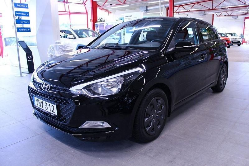 Svart Begagnad 2017 Hyundai i20 Comfort Halvkombi | 99 000 kr (Marknadspris) - Bild 1/4