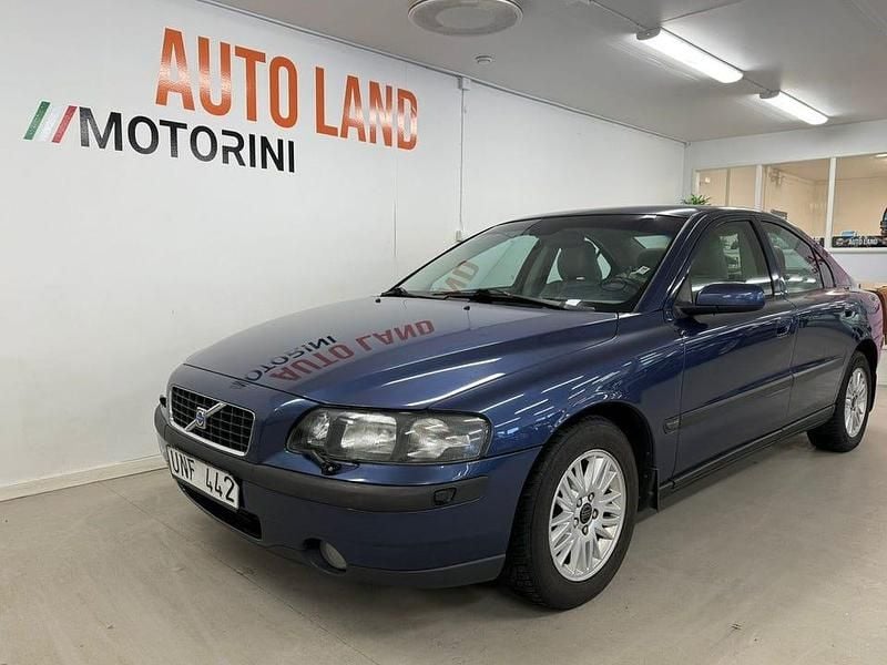 Mörkblå Begagnad 2003 Volvo S60 Business Edition Sedan | 39 900 kr (Marknadspris) - Bild 1/4