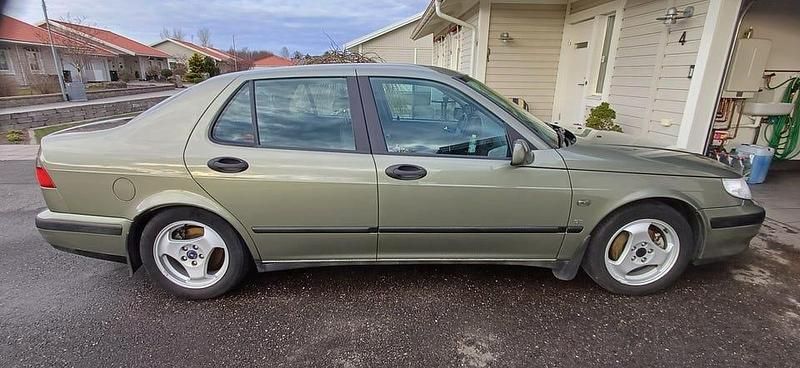 Begagnad Saab 9-5 150 HK (110 kW) 1999 Mossgrön Sedan