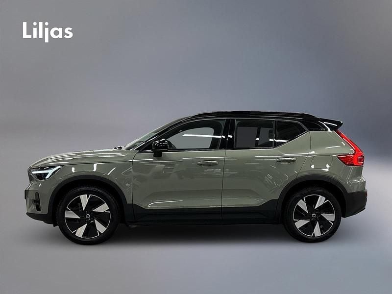Begagnad Volvo XC40 Plus 188 kW (256 HK) 2023 Grön SUV