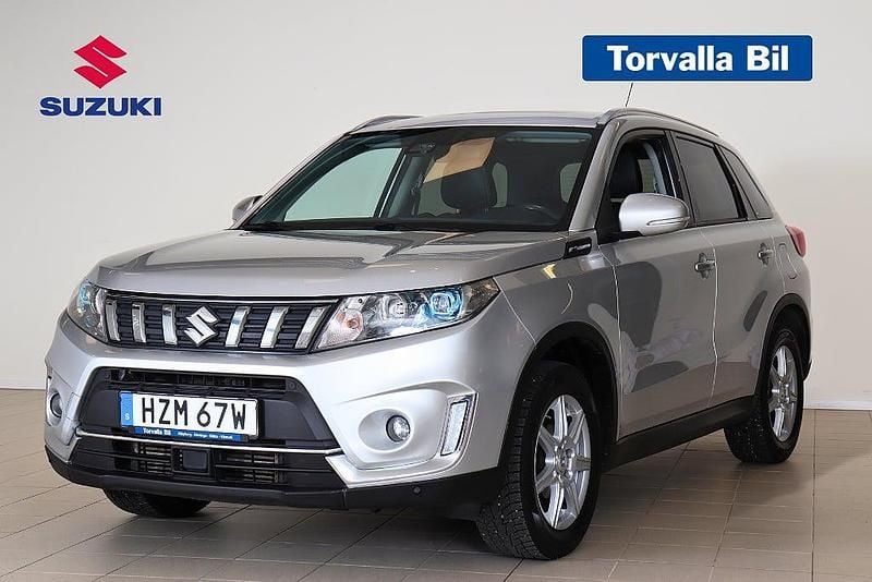Silver Begagnad 2019 Suzuki Vitara SUV | 174 900 kr (Bra pris) - Bild 1/3