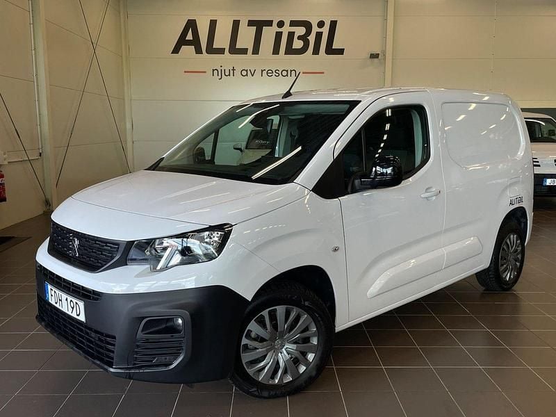 Vit Begagnad 2023 Peugeot E-Partner Minibuss | 374 875 kr (Dyr) - Bild 1/3