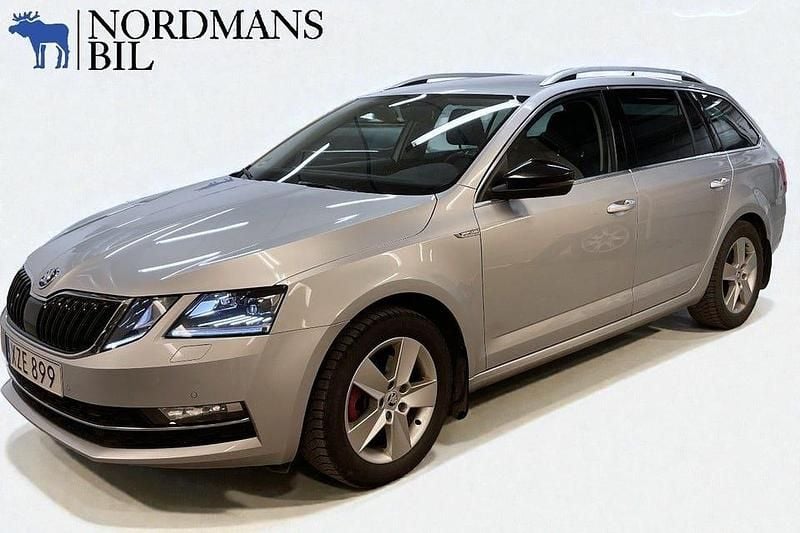 Silver Begagnad 2018 Skoda Octavia Style Kombi | 159 000 kr (Marknadspris) - Bild 1/4