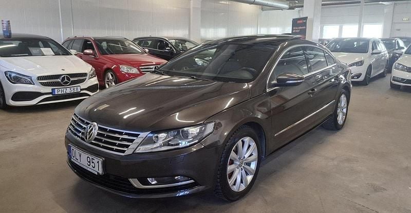 Mörkbrun (brun) Begagnad 2012 VW CC Sedan | 115 000 kr (Marknadspris) - Bild 1/4