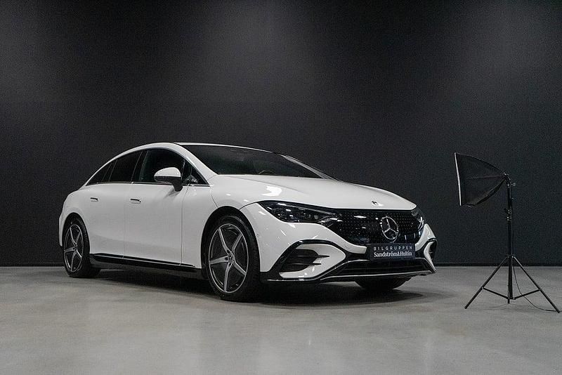 Vit (polarvit) Begagnad 2024 Mercedes EQE350 AMG line Sedan | 589 000 kr - Bild 1/4