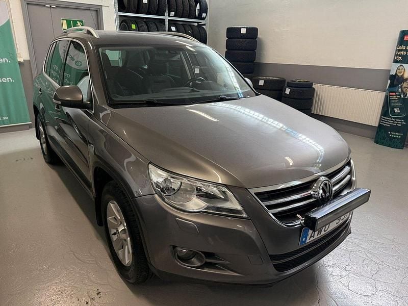 Mörkgrå Begagnad 2008 VW Tiguan Sportline SUV | 44 900 kr (Bra pris) - Bild 1/4