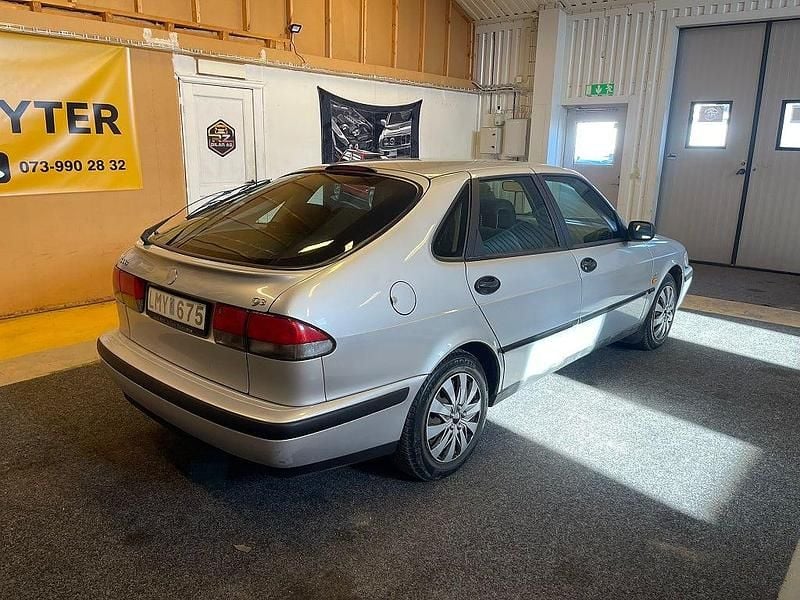 Begagnad Saab 9-3 131 HK (96 kW) 1999 Grå Halvkombi