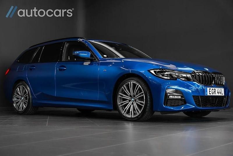 Blå Begagnad 2021 BMW 320 Shadowline Kombi | 348 750 kr (Dyr) - Bild 1/4